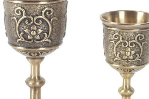 Ly đồng đẹp, sang quý có nên dùng để uống rượu được không?