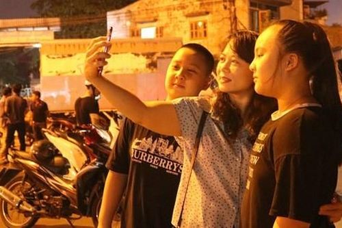 Người dân Hải Phòng đổ về bến Bính check-in trước ngày 'biến mất'