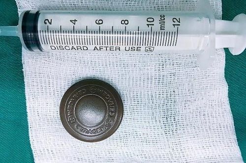 Đi hội thảo được tặng đá nano chữa bệnh, nữ bệnh nhân nhập viện vì ngậm đá cả lúc ngủ