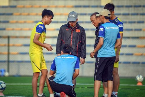 Thầy Park trực tiếp hỏi sức khỏe của Trọng Đại, Hoàng Đức