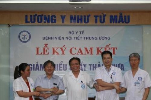 Bệnh viện Nội tiết Trung ương ký cam kết giảm thiểu chất thải nhựa