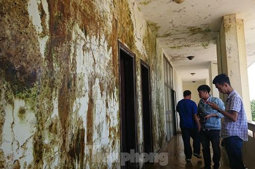 Trung tâm văn hóa xuống cấp, nhếch nhác hơn căn nhà hoang