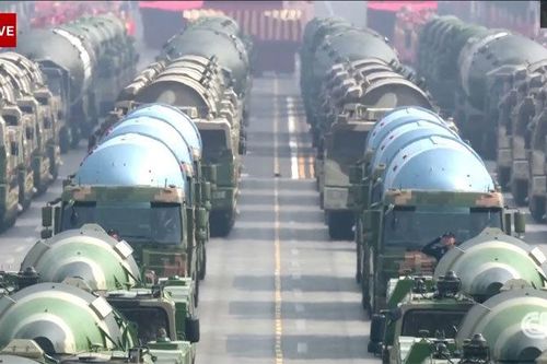 'Soi' dàn vũ khí TQ khoe trong lễ duyệt binh