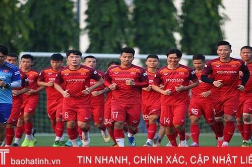 Chờ đợi HLV Park Hang Seo chốt danh sách 23 cầu thủ đấu Malaysia