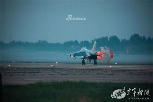 Soi chi tiết tiêm kích - bom 'át chủ bài' của Trung Quốc