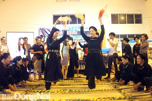 Văn minh trong việc cưới, việc tang và lễ hội
