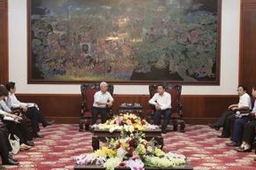 Trưởng các cơ quan đại diện Việt Nam ở nước ngoài làm việc tại tỉnh