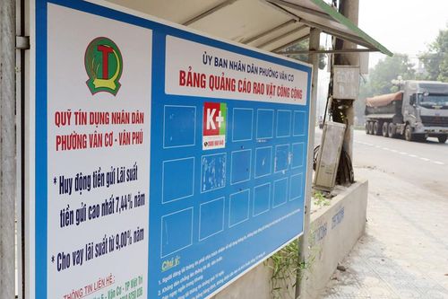 Cố tình 'bỏ qua' bảng quảng cáo rao vặt để dán tờ rơi sai quy định