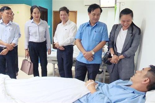 Một trung tá công an bị thương khi làm nhiệm vụ