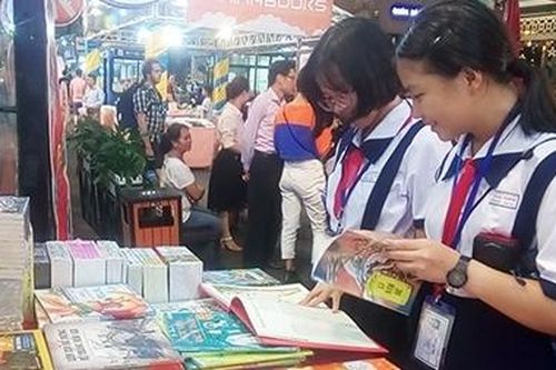 Thêm nhiều cú hích để trẻ yêu trang sách