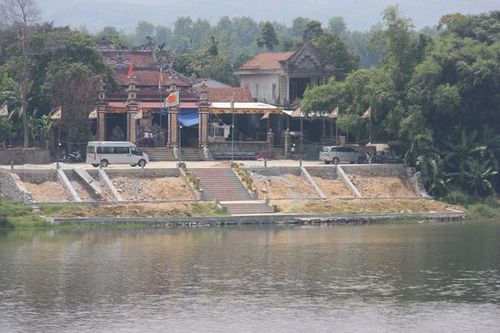 Bé trai 5 tuổi rơi xuống sông Hương đuối nước thương tâm
