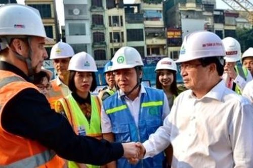 Phó Thủ tướng Trịnh Đình Dũng thị sát đường sắt trên cao, chốt thời hạn với tổng thầu