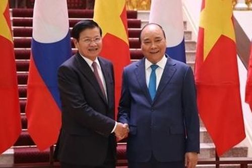 Thủ tướng Nguyễn Xuân Phúc chủ trì lễ đón Thủ tướng Lào
