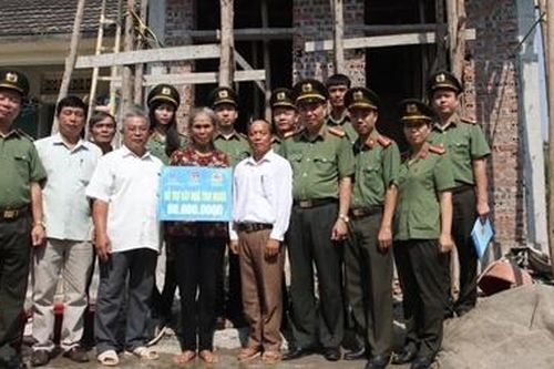 Thanh niên Cảnh vệ CAND xây dựng nhà tình nghĩa cho đồng đội