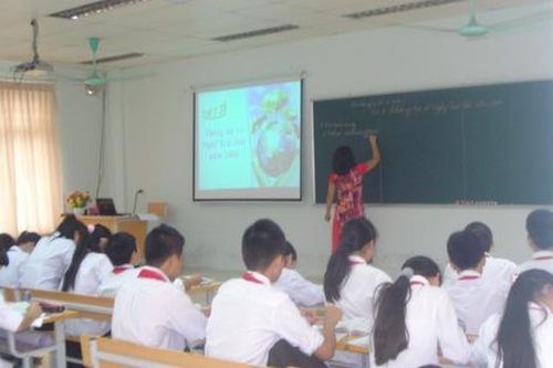 Bất ngờ với dòng chia sẻ của một giáo viên bị quy là vi phạm đạo đức nhà giáo vì... chấm cho học sinh điểm thấp