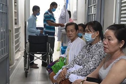 Những thanh niên chạy thận lúc nửa đêm
