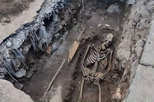 Tìm thấy xác ướp kim tự tháp bí ẩn từ thời La Mã dưới lòng đất ở Rome