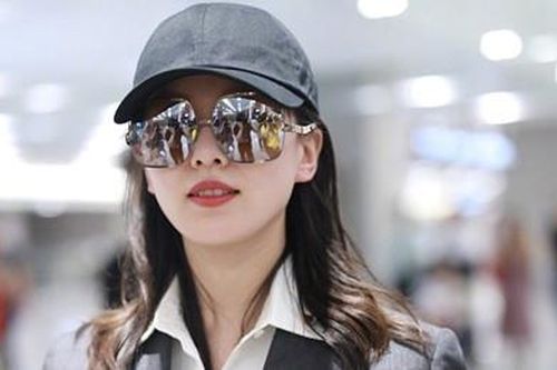 Lưu Thi Thi khoe dáng thon sau 5 tháng sinh con đầu lòng