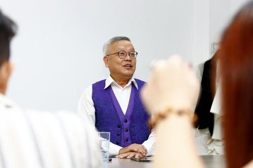 Nhà thực hành mẫu Ngô Kim Khôi: 'Thiết kế thời trang ở nước ta khá rườm rà'