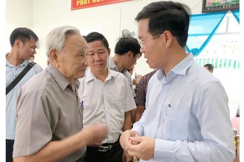 Kiên quyết chống tham nhũng, tiêu cực