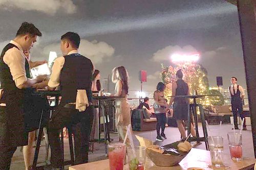 Cơi nới cao ốc trái phép làm nhà hàng, quán bar