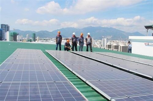 ADB tài trợ dự án điện mặt trời nổi lớn nhất Đông Nam Á tại Việt Nam