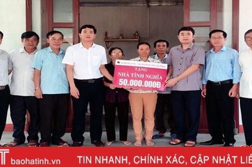 Agribank Kỳ Anh bàn giao nhà tình nghĩa cho hộ nghèo, có con bị khuyết tật