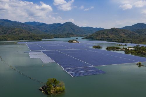ADB tài trợ dự án điện mặt trời nổi lớn nhất Đông Nam Á tại Việt Nam