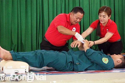 Tập huấn kỹ năng sơ cấp cứu cho tình nguyện viên Hội Chữ thập đỏ