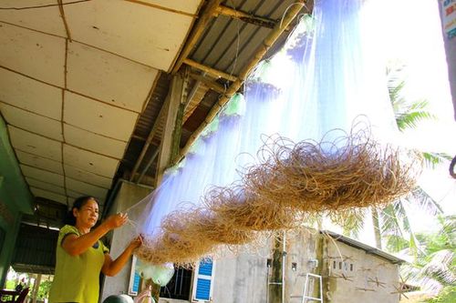Làng nghề ngư cụ tất bật sản xuất