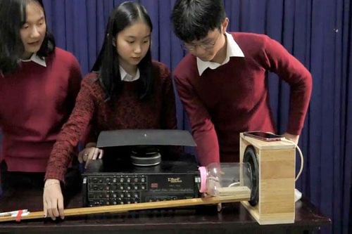 3 học trò 'quan sát' sóng âm bằng niềm say mê