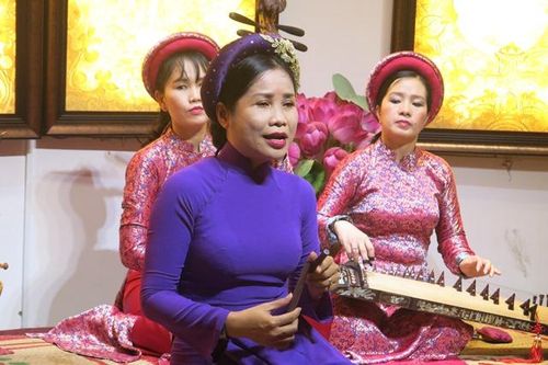 Văn hóa - Nghệ thuật Thông tin văn hóa Giáo viên giao lưu cùng nghệ nhân ca Huế