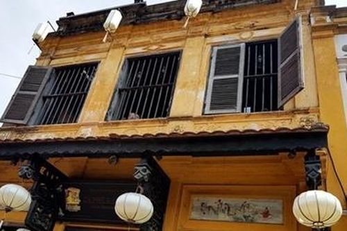 Điều tra vụ clip cô gái 'bán khỏa thân' trên nóc di sản Hội An