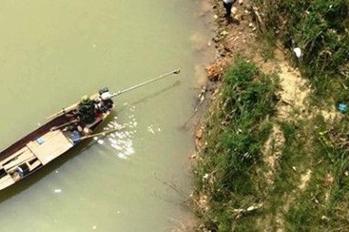 Cô gái vừa tốt nghiệp đại học nhảy cầu tự tử