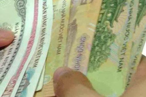 Không cho con tiền đi học, người lớn quá lo xa?
