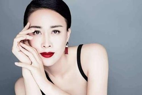Diva Trung Quốc bị chỉ trích vì hành vi đá người giữa sân bay