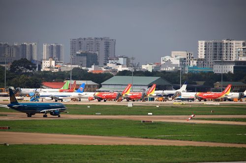 Hàng không thiếu chỗ đỗ máy bay