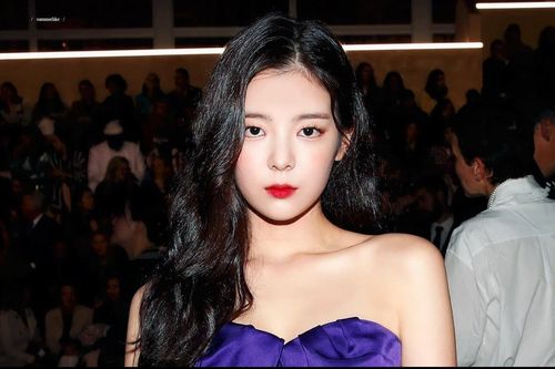 Bị chê, 2 thành viên ITZY vẫn được chú ý tại Paris Fashion Week