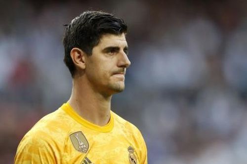 Courtois tuột dốc không phanh, lỗi tại ai?