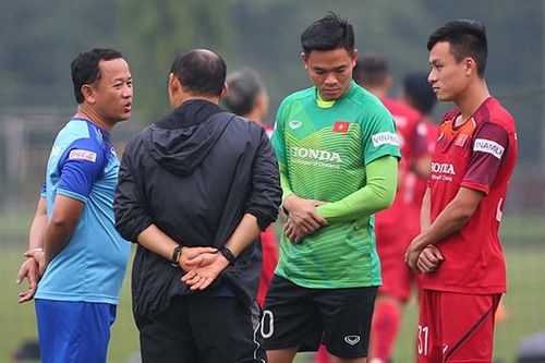 VIDEO bóng đá: HLV Park Hang Seo ban bố 'tình trạng khẩn cấp' ở đội tuyển Việt Nam