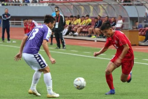 VIDEO bóng đá: HLV Chu Đình Nghiêm và Hùng Dũng nói gì sau khi Hà Nội bị loại?