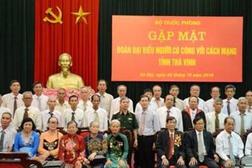 Bộ Quốc phòng gặp mặt người có công với cách mạng tỉnh Trà Vinh