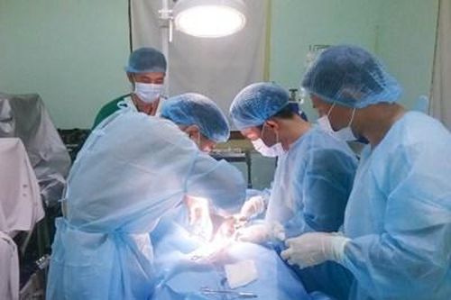 Bệnh xá đảo Sinh Tồn: Mổ cấp cứu cho ngư dân bị viêm ruột thừa cấp