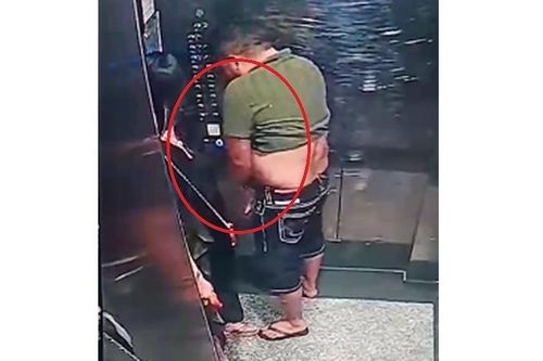 'Xả lũ' trong thang máy chung cư, người đàn ông khiến CĐM bức xúc
