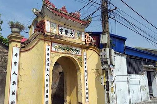 Người đo áo dài bằng mắt khiến Nam Phương hoàng hậu thán phục
