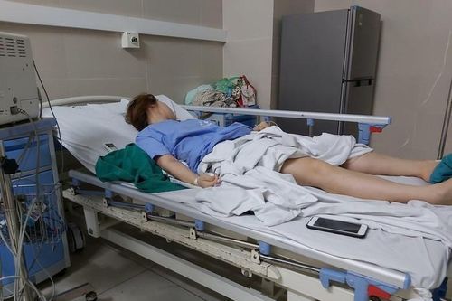 Cô gái Hà Nội vào viện cấp cứu sau hút mỡ bụng nâng vòng 1