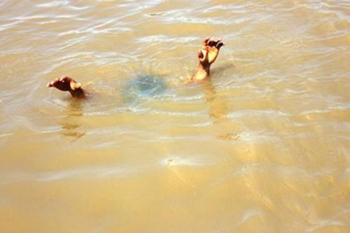 Một học sinh tiểu học miền núi Nghệ An tử vong khi tắm suối