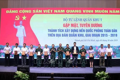 Quân khu 7 tuyên dương tập thể, cá nhân tiêu biểu trong xây dựng nền Quốc phòng toàn dân