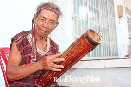 Nghệ nhân Điểu Liệt: Bền bỉ tình yêu với cây đàn Chinh K'la