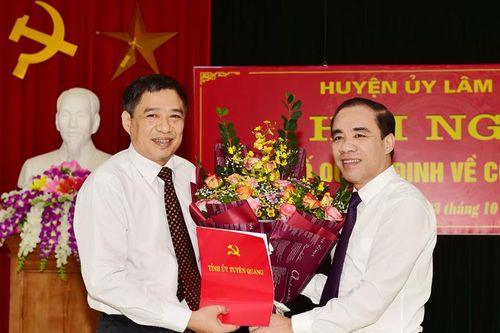 Công bố quyết định về công tác cán bộ